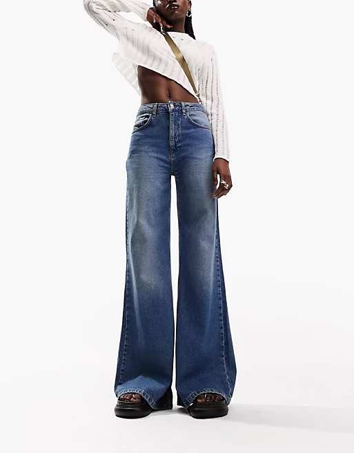 Light weight jeans have emerged as a popular and versatile fashion staple due to their numerous advantages.