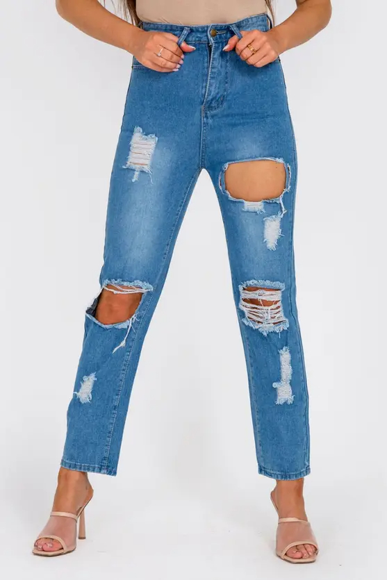 How to fix ripped jeans? Repairing ripped jeans is not only a way of saving and environmentally friendly lifestyle,