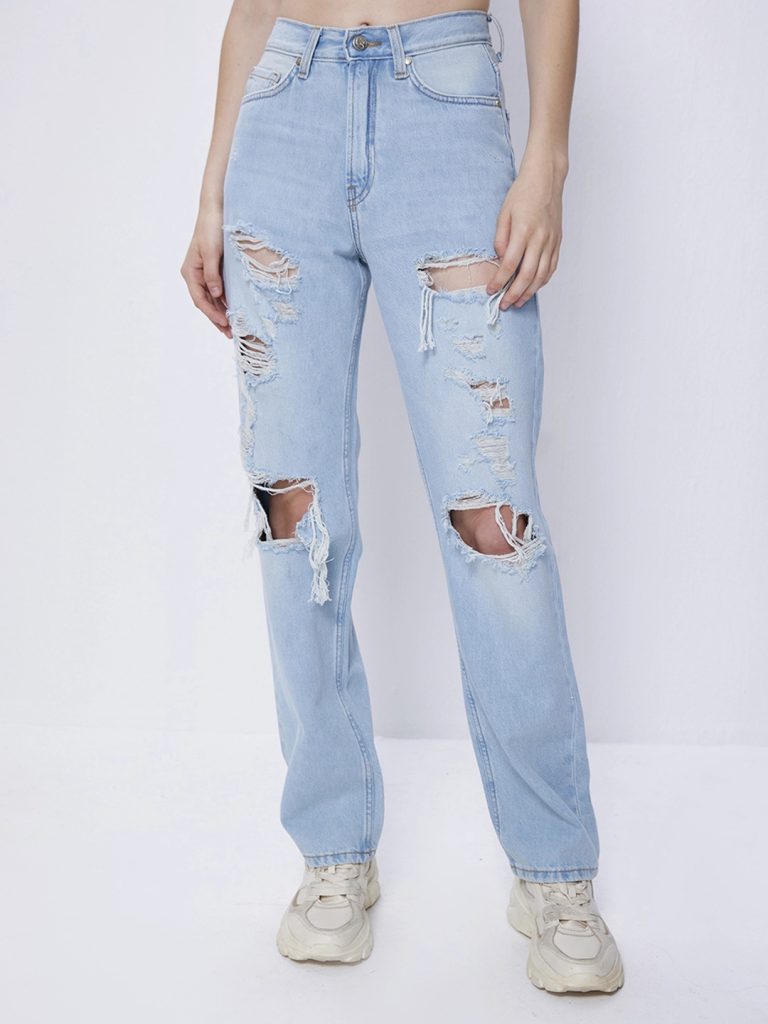 How to fix ripped jeans? Repairing ripped jeans is not only a way of saving and environmentally friendly lifestyle