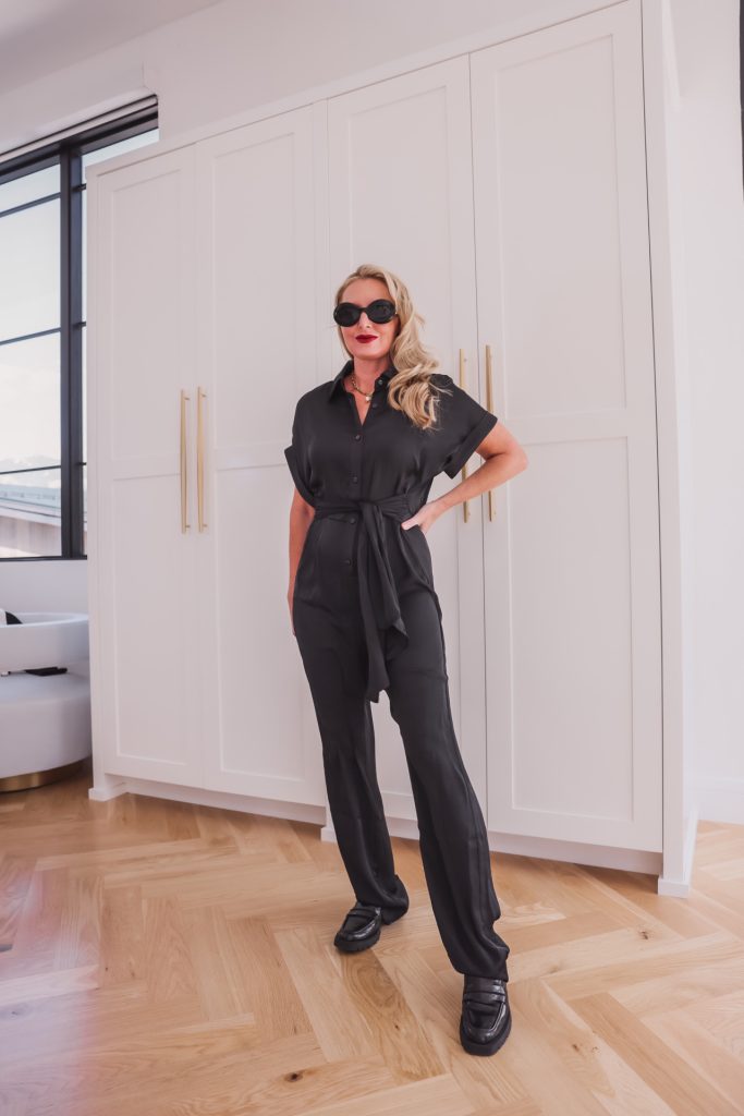 How to wear a jumpsuit casually?